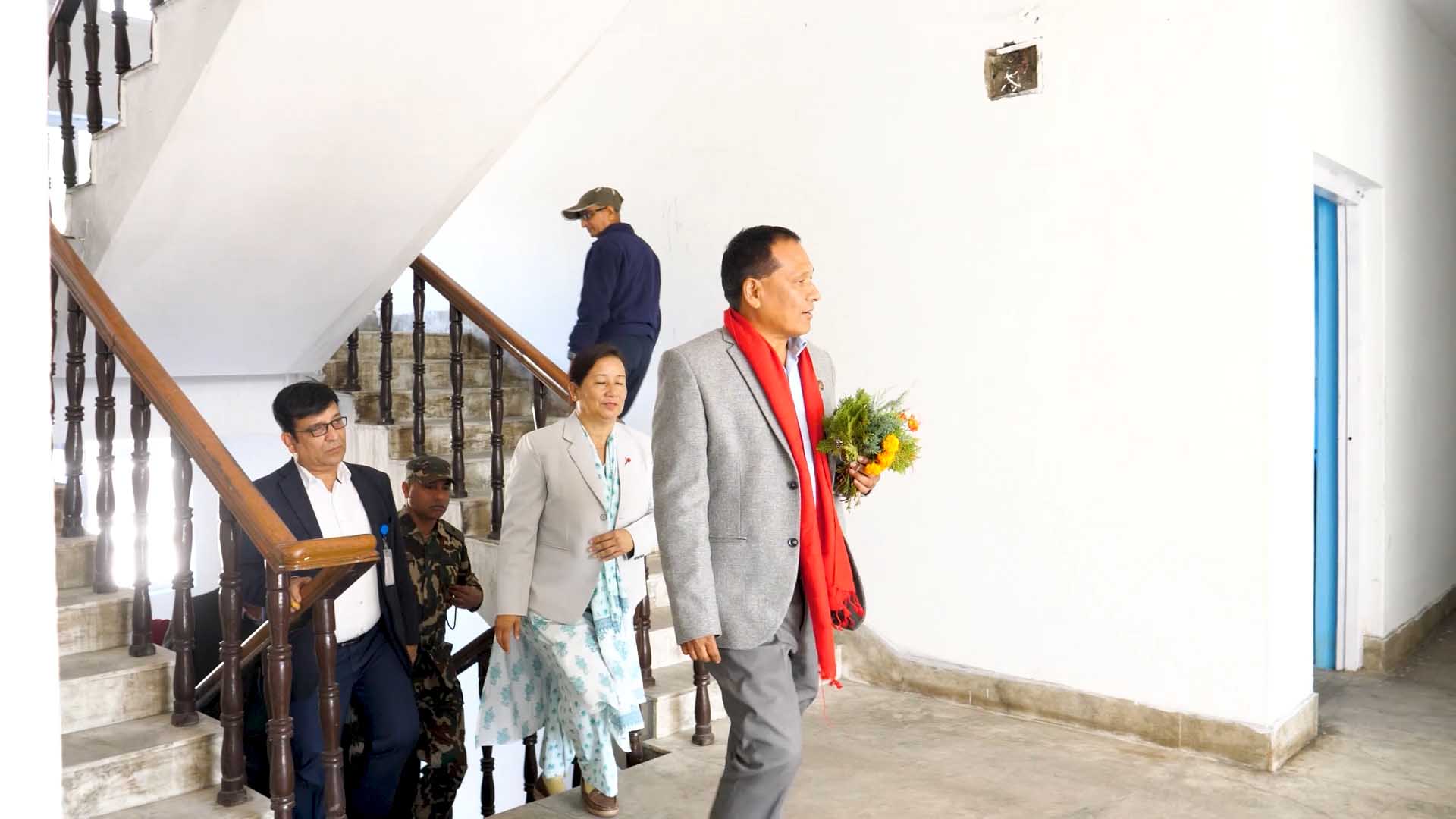 मन्त्री  घिसिङले हेटौडा उपमहानगरपालिकामा  अनुगमन गरेका छन्